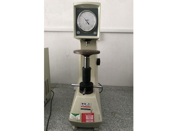 電動洛氏硬度計(jì)